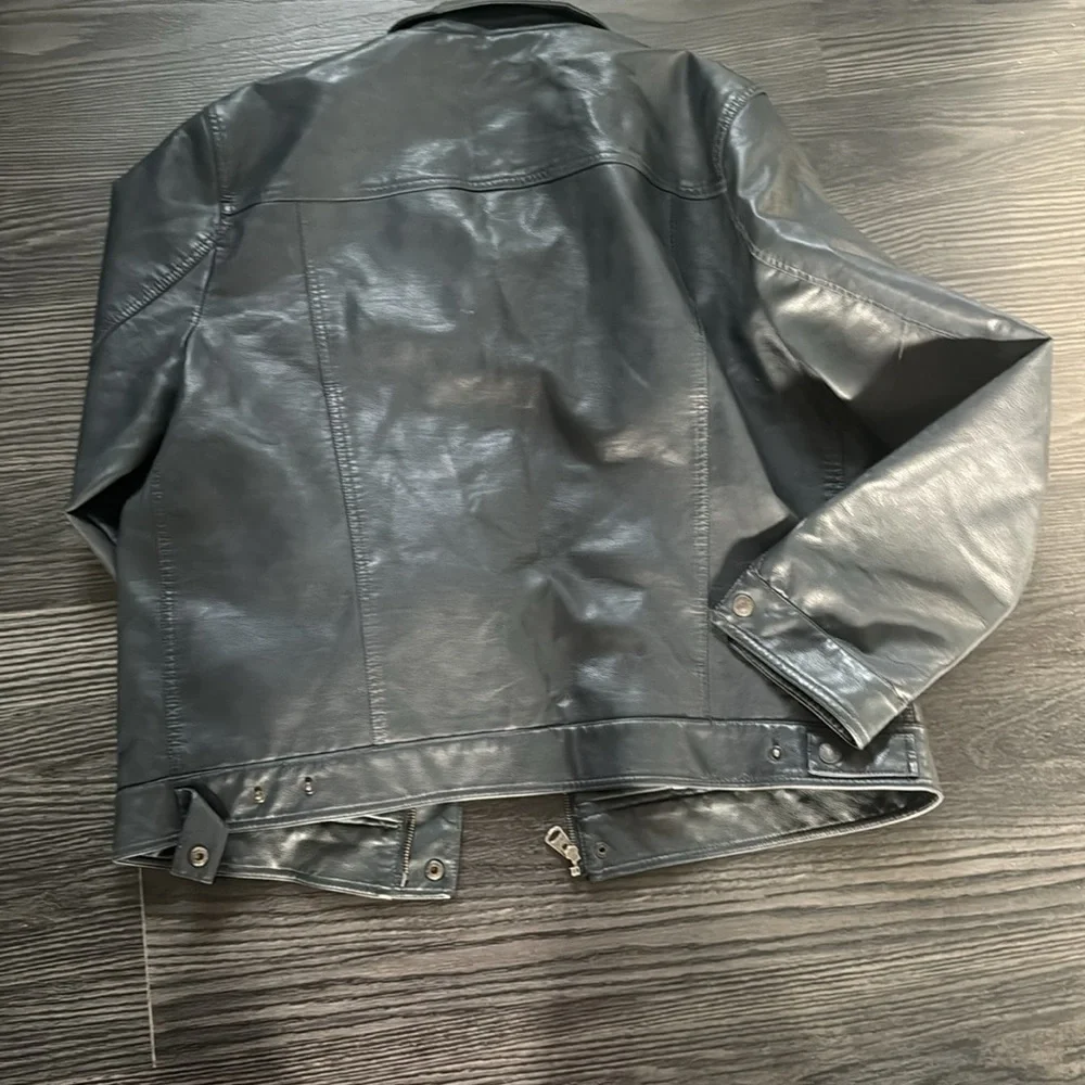 🍍LEVIS JACKET🍍sz XL PIT TO PIT 22”🍍length 28”🍍